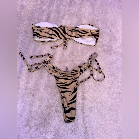 bikini - Picture 2 of 2